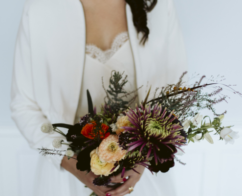 shooting inspiration mariage d'automne bouquet mariée